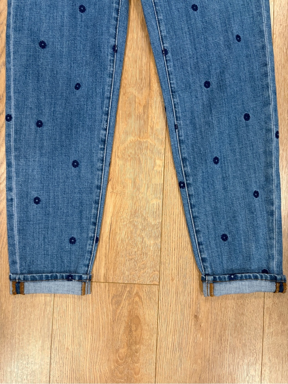 Talbots Everyday Relaxed Jean Embroidered Floral Crop Jeans Size 2 - Picture 5 of 8